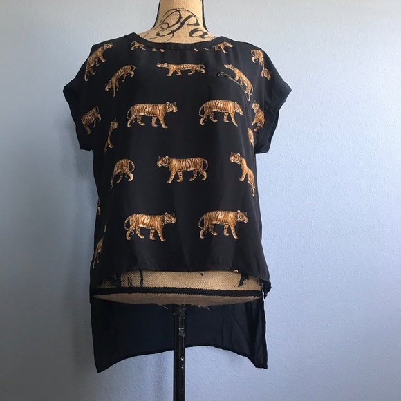 Forever 21 Tops - F21 Black High Low Short Sleeve Tiger Blouse Small
